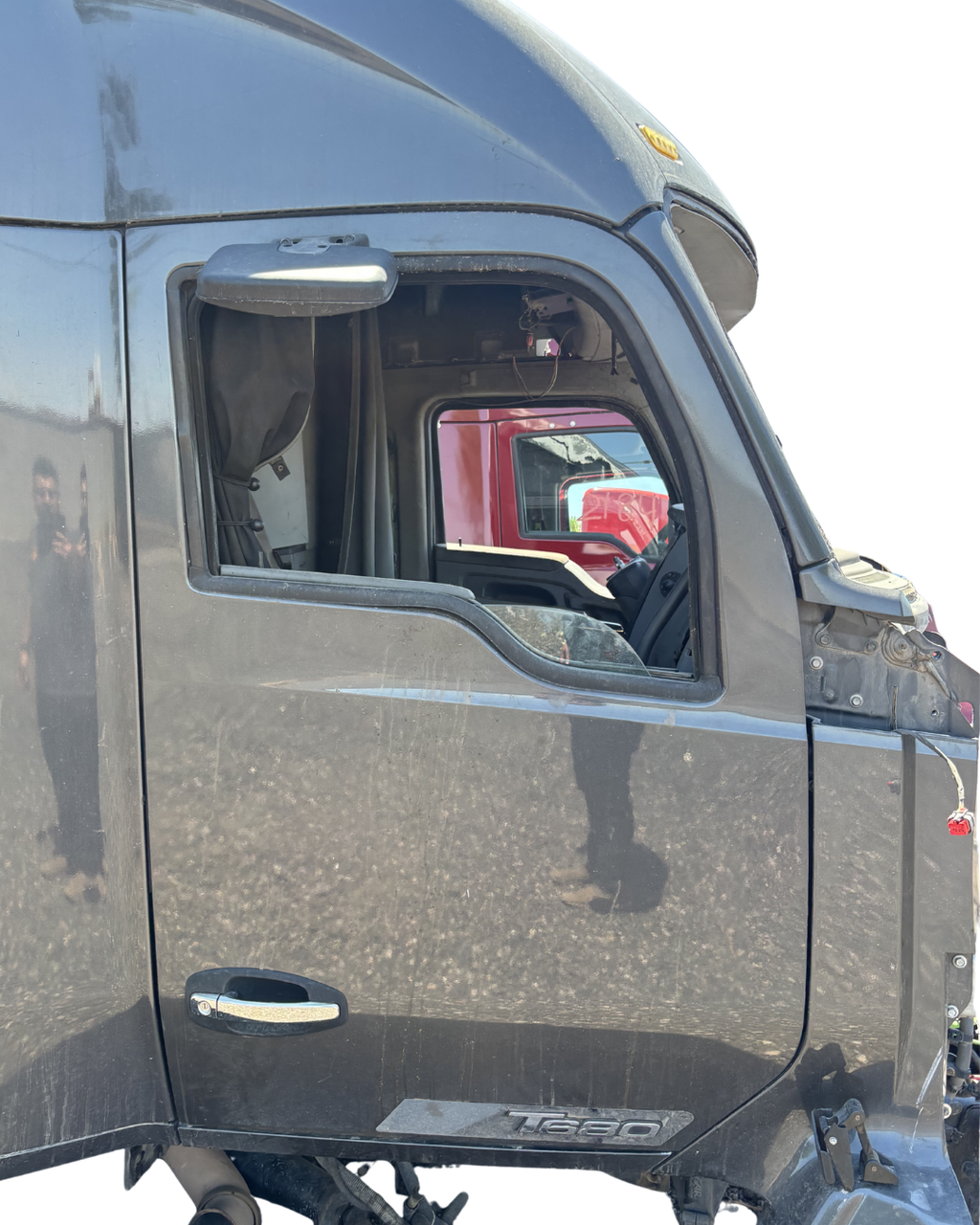 2020 Kenworth T680 RH Door STOCK# 2170-1