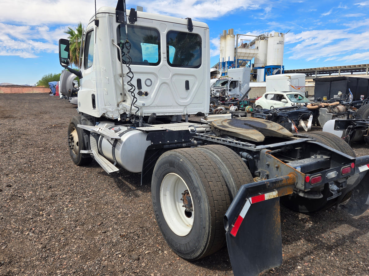 2024 Freightliner Cascadia Stock# 2215