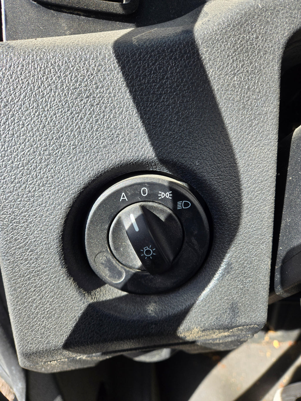 24 Freightliner Cascadia Headlight Switch Stock# 2215-8