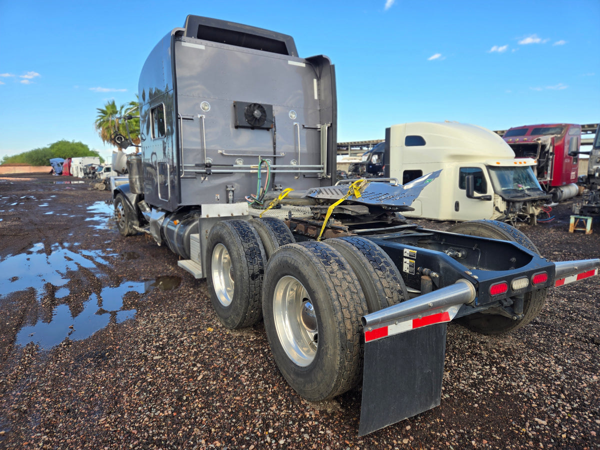 2021 Peterbilt 389 X15 500HPStock #2216