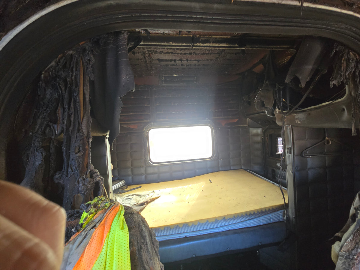 2000 PETERBILT 379 STOCK#2218