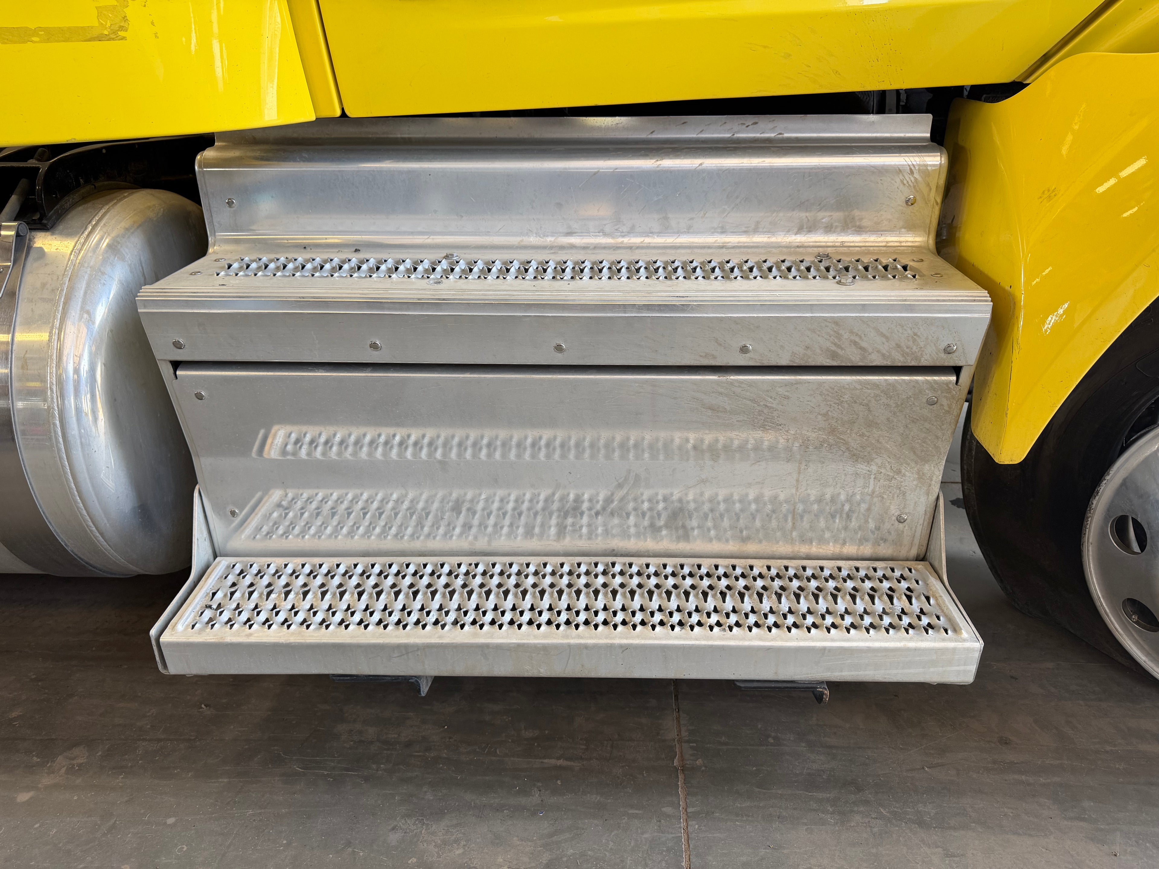2021 Peterbilt 579 Muffler Box STOCK# 2188