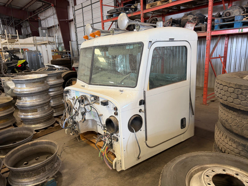 2019 Peterbilt 389 Cab STOCK# 2172