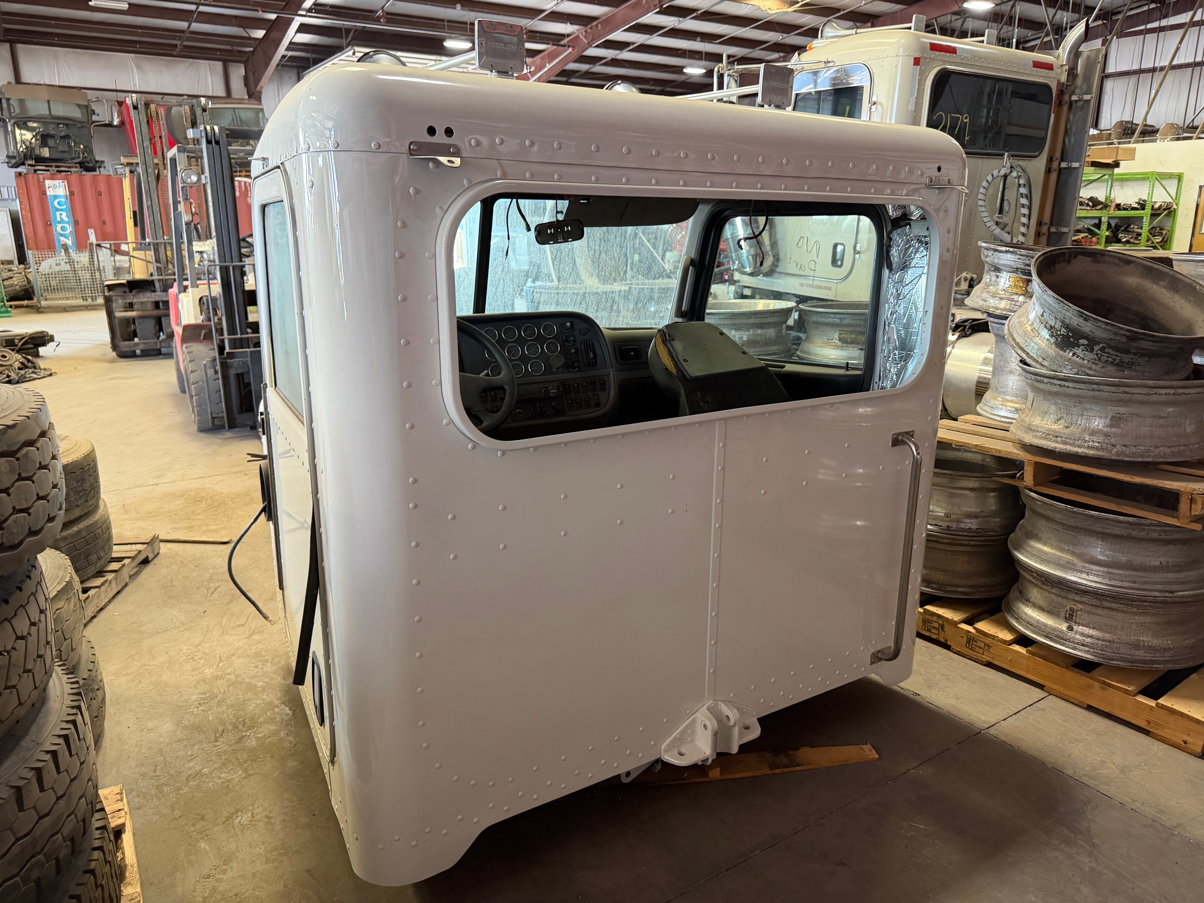 2019 Peterbilt 389 Cab STOCK# 2172