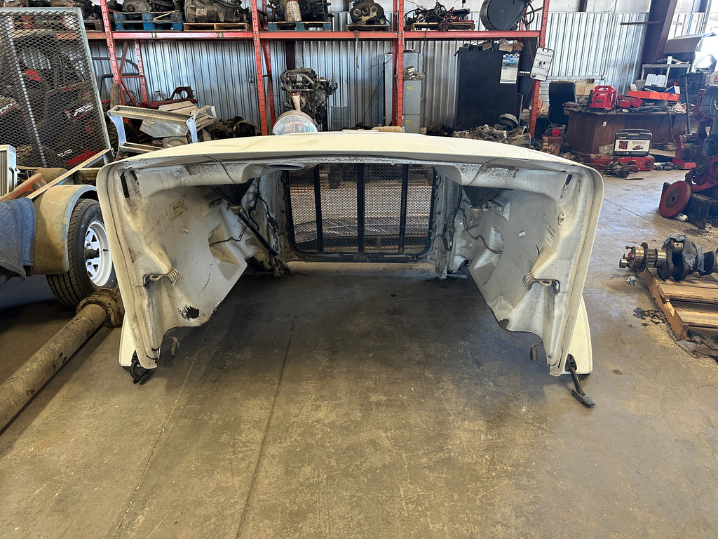 2019 Peterbilt 567 Hood
