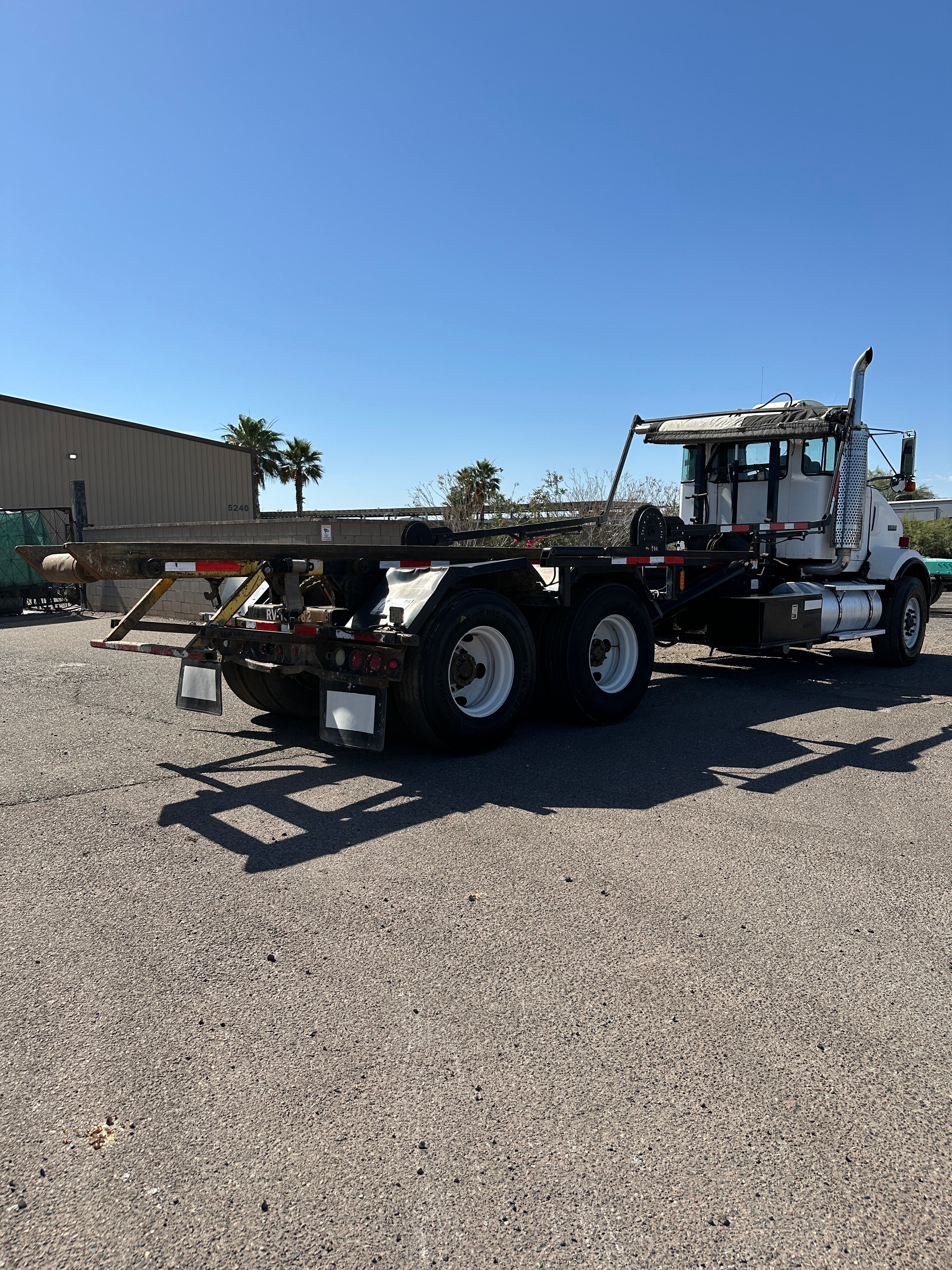 2005 Kenworth T800 Rolloff Truck