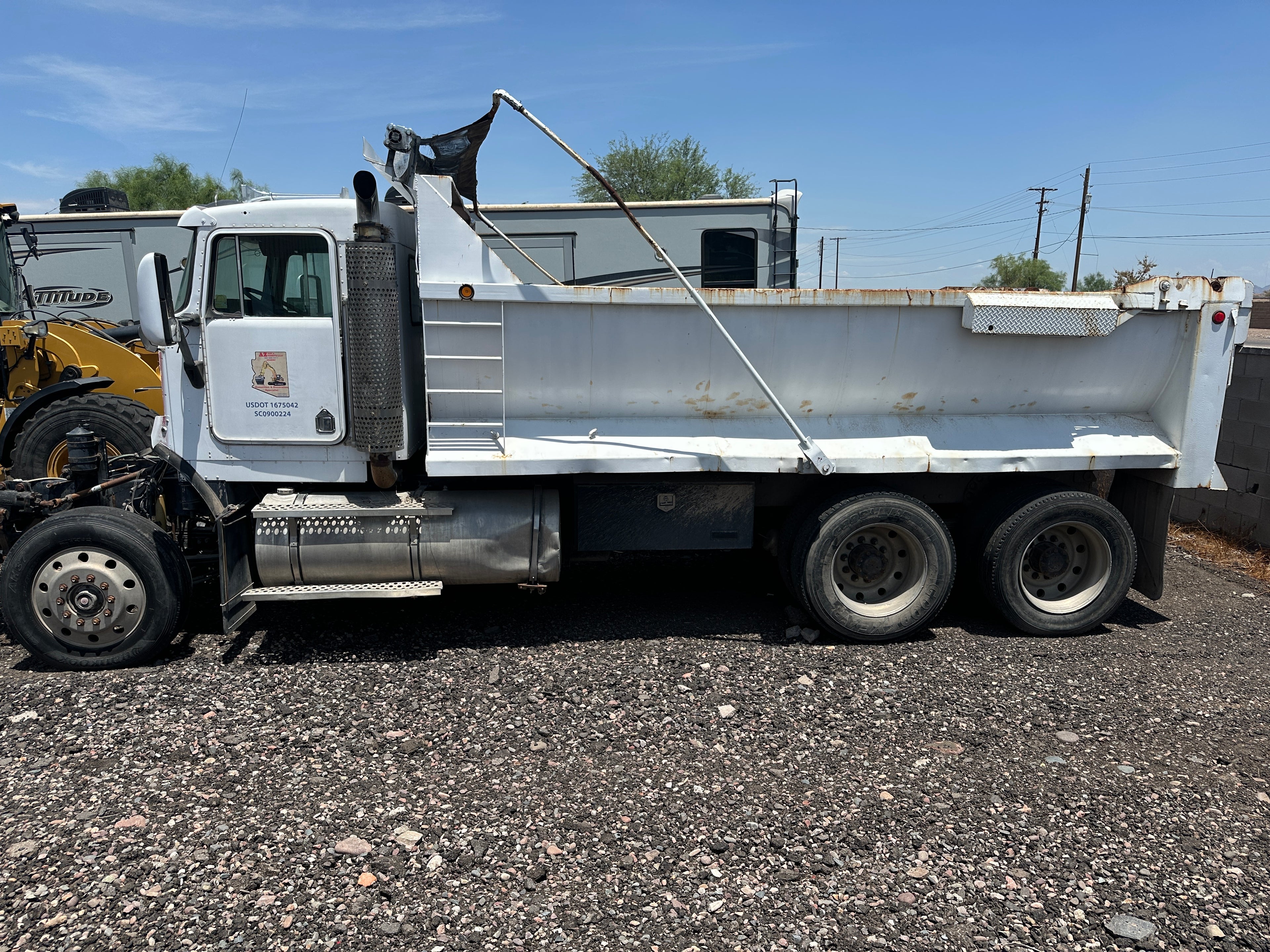1993 Kenworth T800 Dump box STOCK# 2192