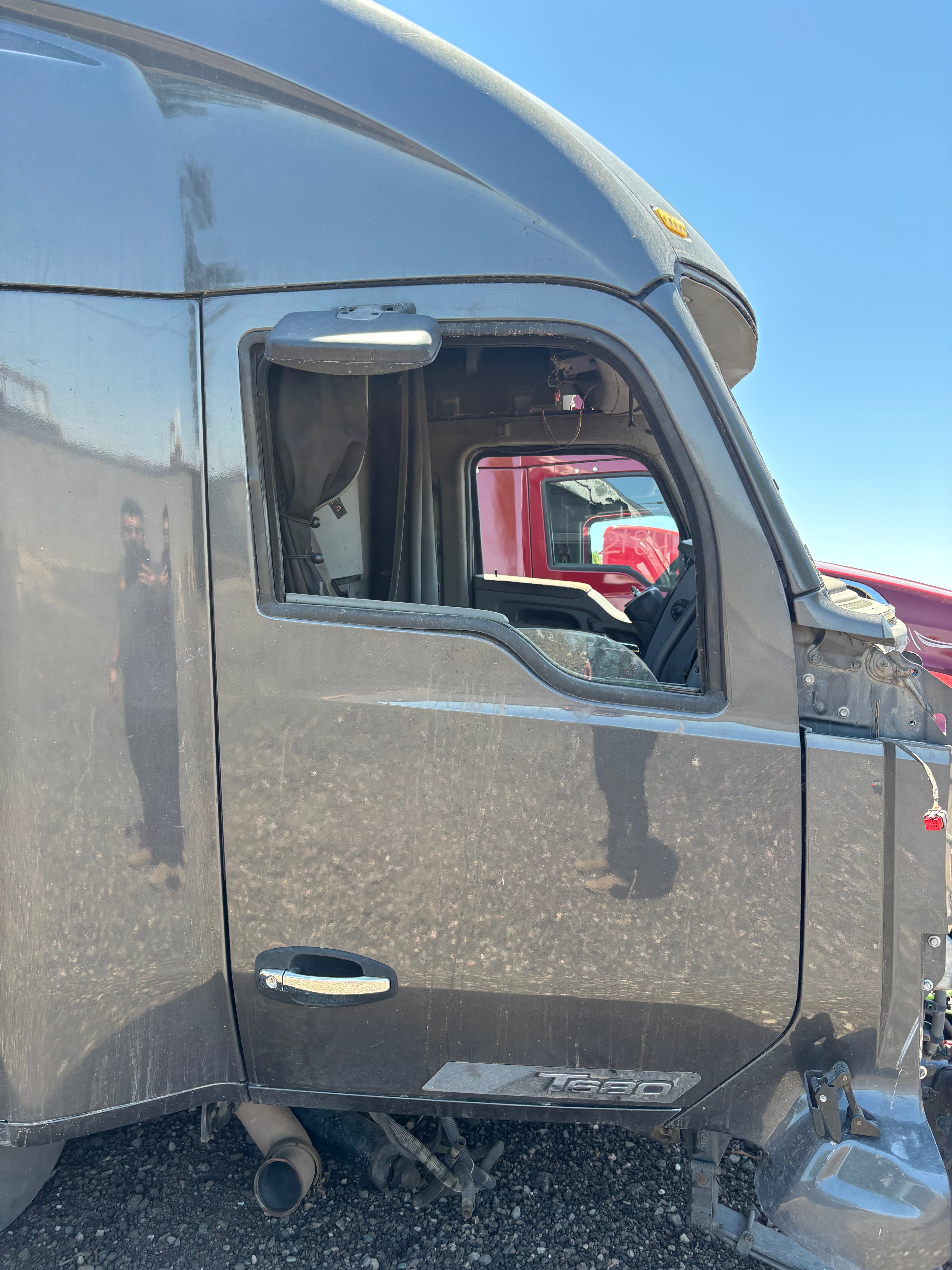 2020 Kenworth T680 RH Door STOCK# 2170-1