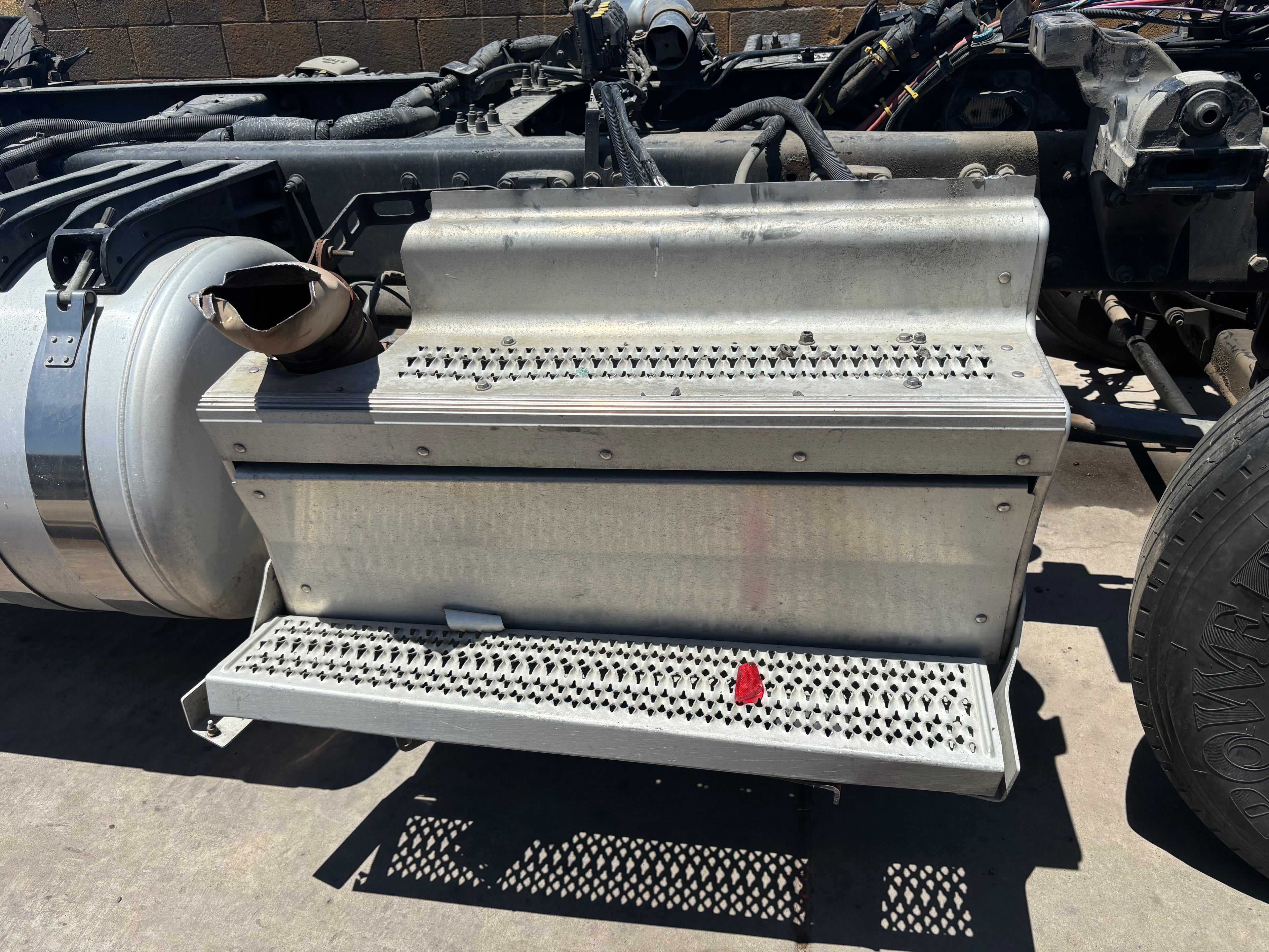 2021 Peterbilt DEF Muffler Box STOCK# 2189-2
