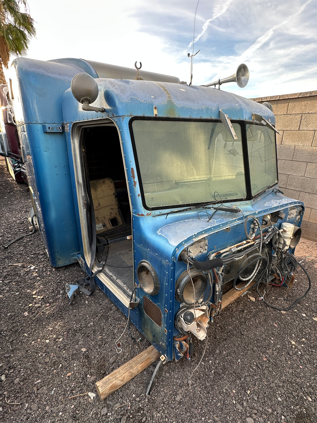 2001 Peterbilt Cab and Sleeper 36" Stock# T1