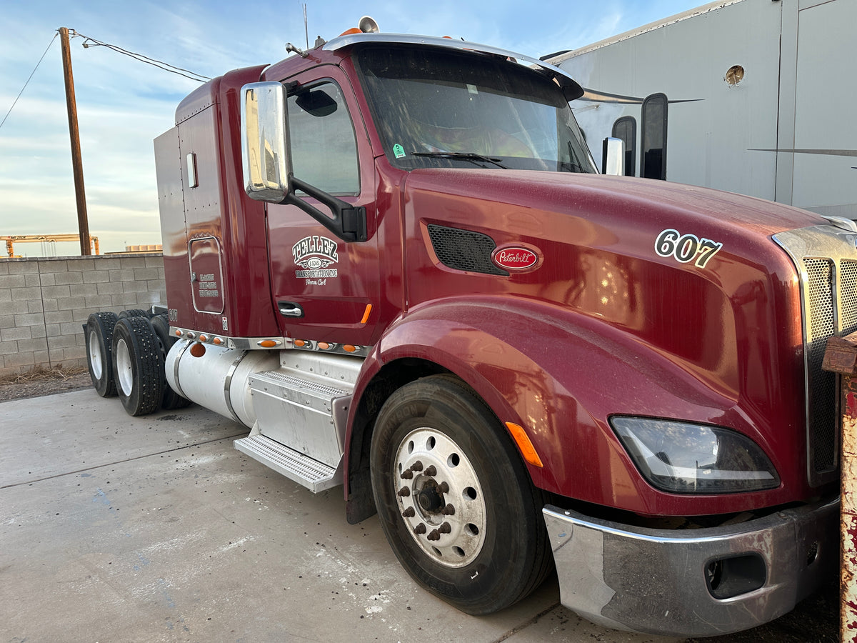 2015 Peterbilt 579 ISX15 500hp Stock# 2210