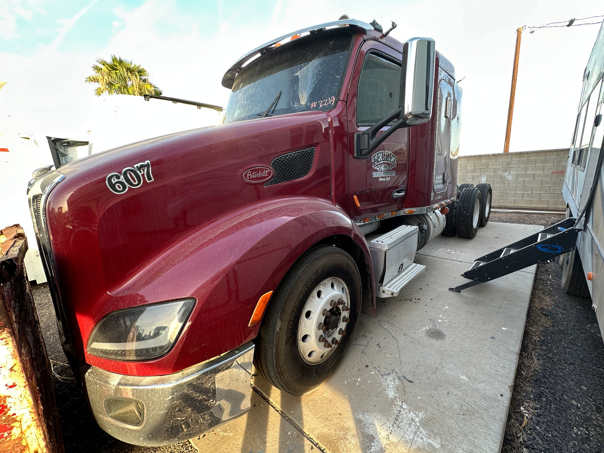 2015 Peterbilt 579 ISX15 500hp Stock# 2210