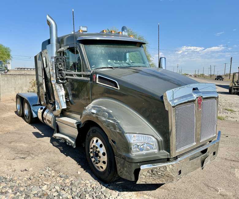2025 Kenworth T880