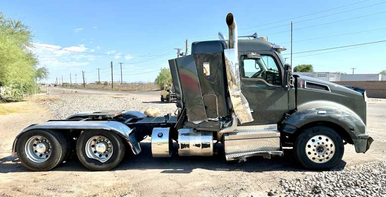 2025 Kenworth T880
