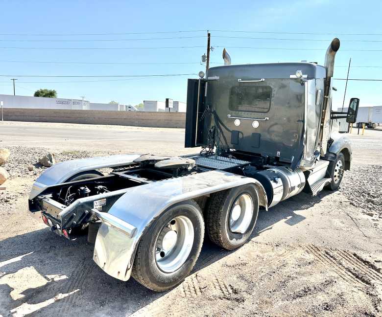 2025 Kenworth T880