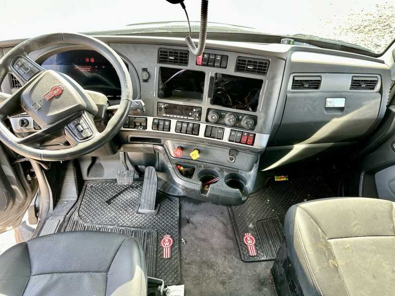 2025 Kenworth T880
