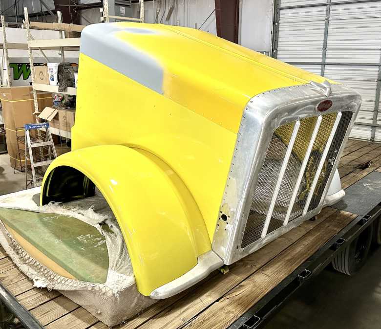 Peterbilt 389 hood