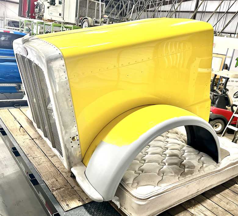 Peterbilt 389 hood