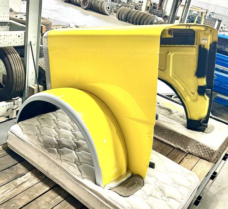 Peterbilt 389 hood