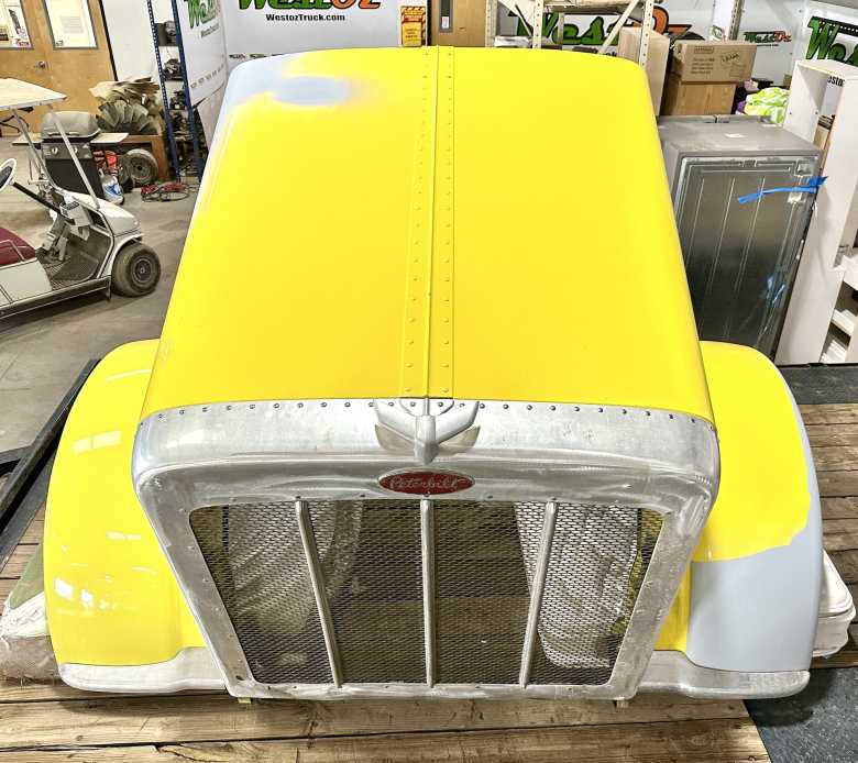Peterbilt 389 hood
