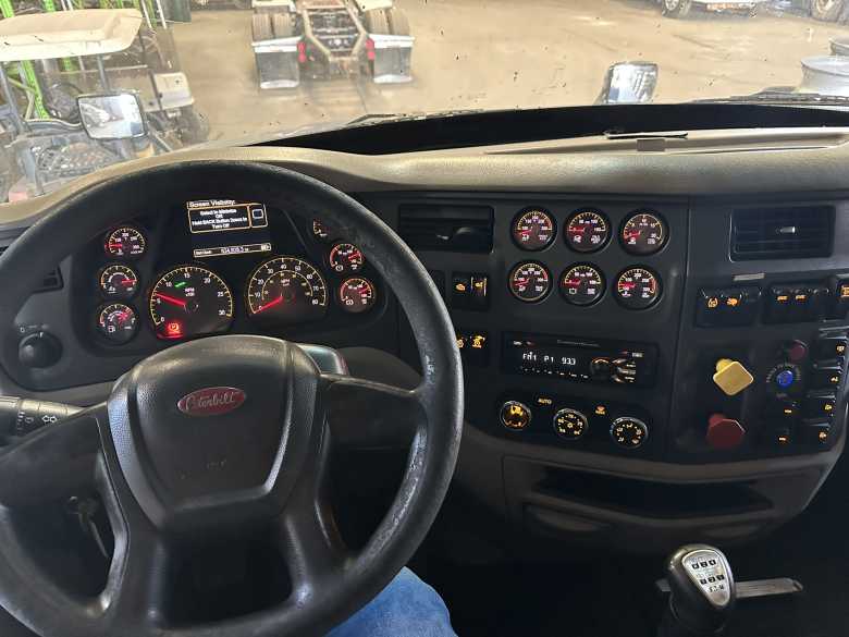 2017 Peterbilt 579