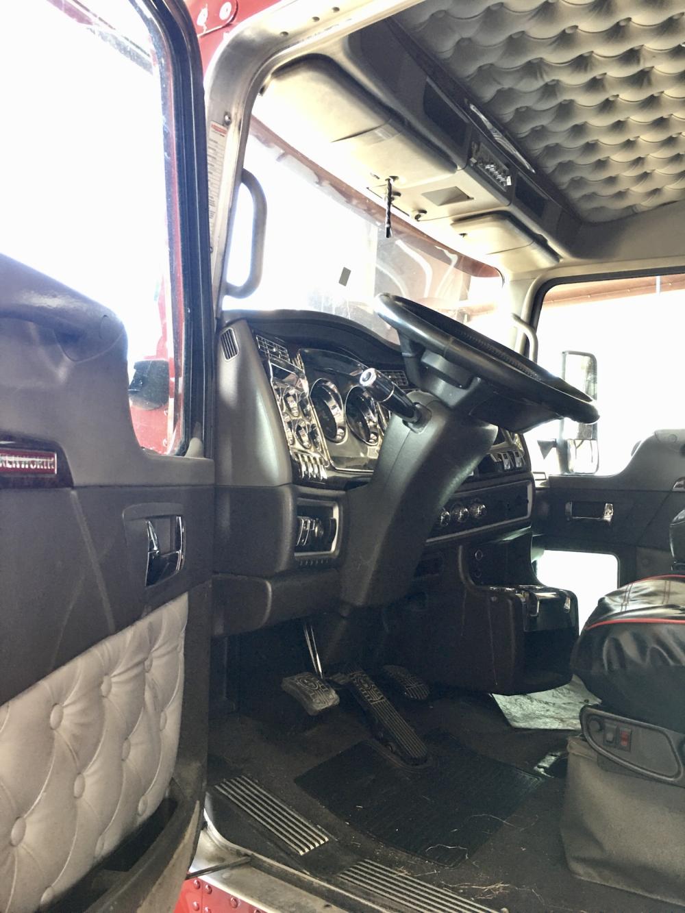 2016 Kenworth T660 cab
